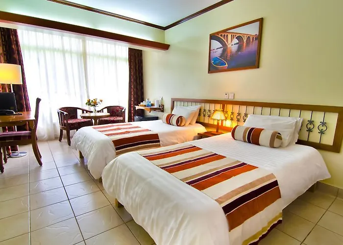 Hotels with tennis Sentrim Boulevard